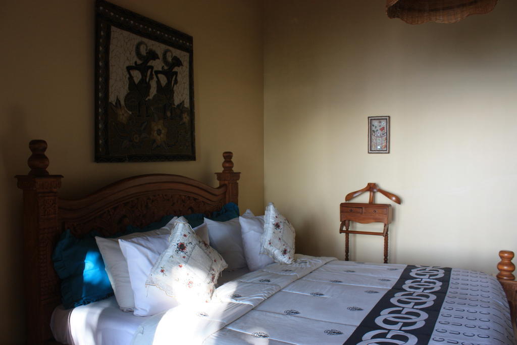 Отель Cleopatra Beach Bungalows Ловина Экстерьер фото